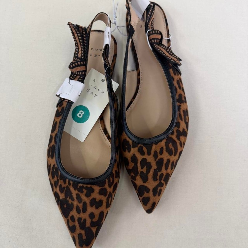 A New Day leopard print pointed-toe flats 🐆✨ Brand new with tags!